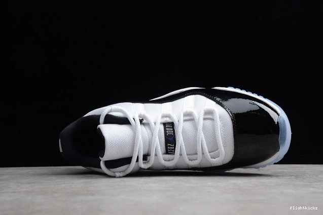Low 11 528895-153 White  Air Retro 